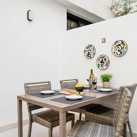 Deluxe Con Piscina, Terraza & Parking Apartment Malaga